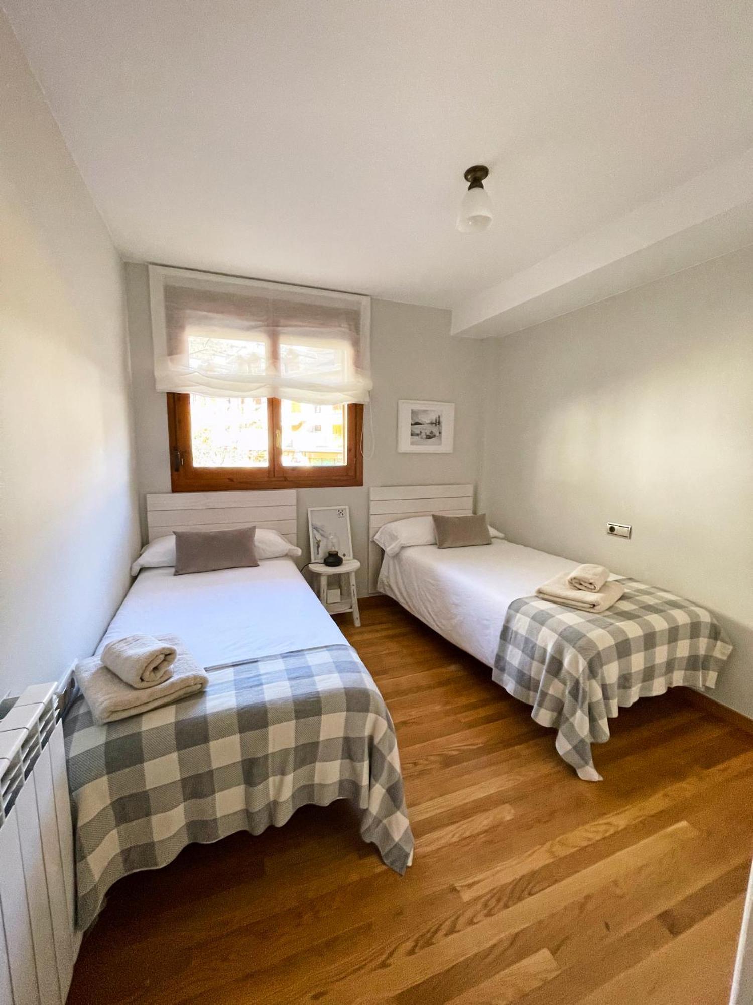 Apartamento Familiar En El Centro De Benasque Con Terraza Bagian luar foto