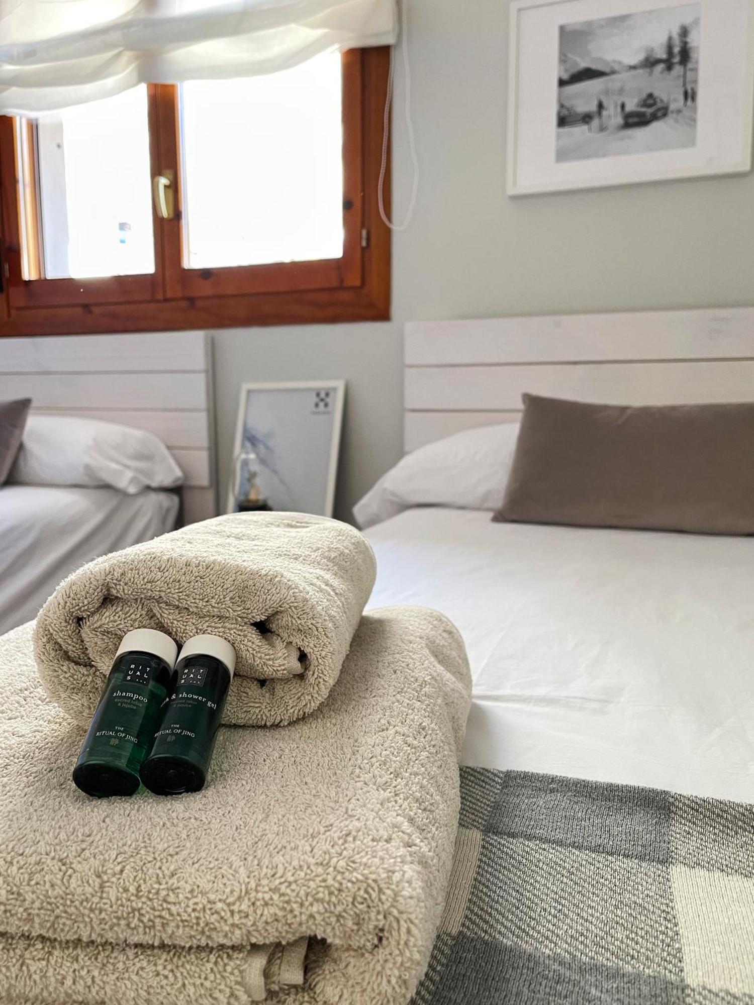 Apartamento Familiar En El Centro De Benasque Con Terraza Bagian luar foto