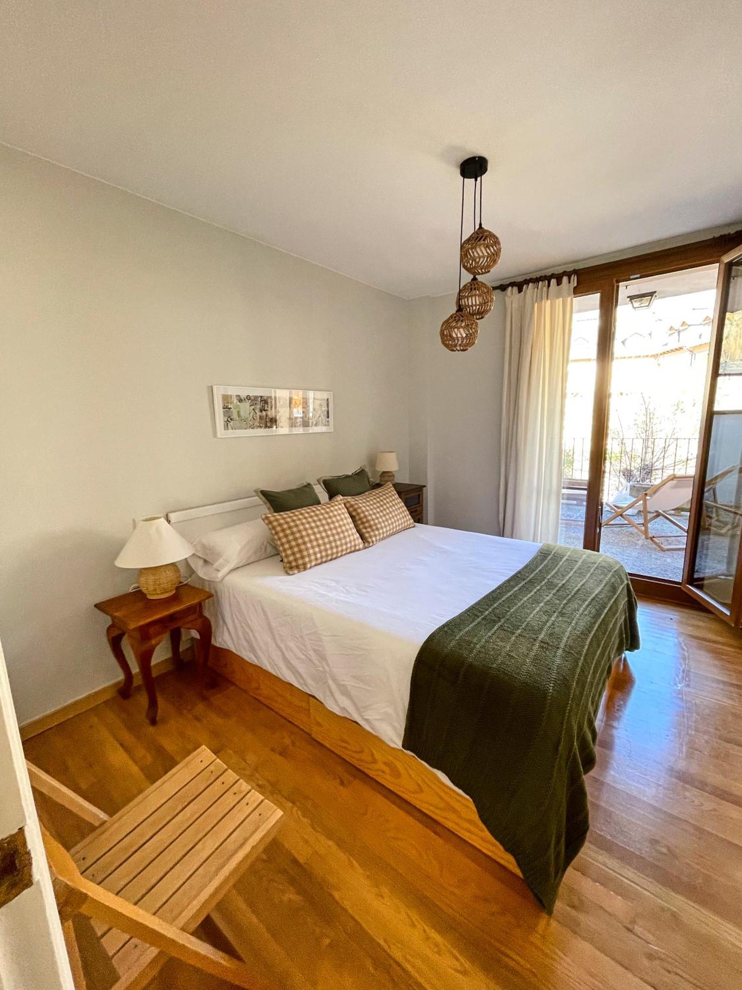 Apartamento Familiar En El Centro De Benasque Con Terraza Bagian luar foto