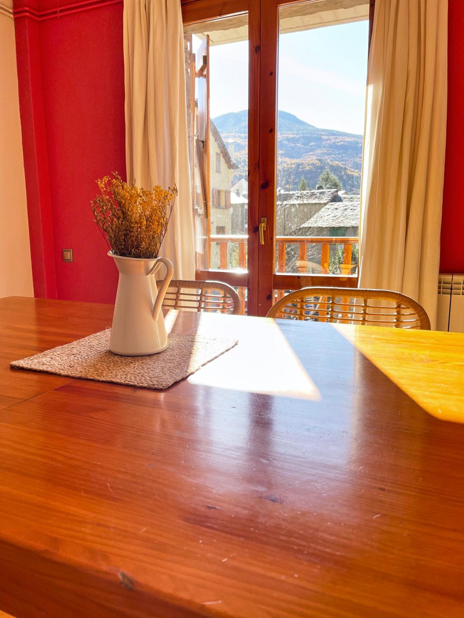 Apartamento Familiar En El Centro De Benasque Con Terraza Bagian luar foto