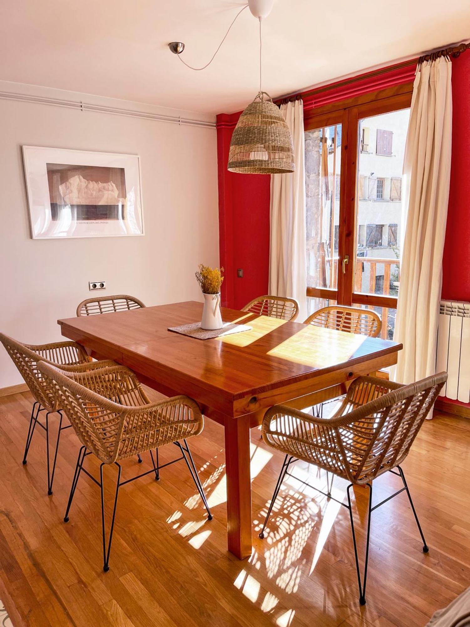 Apartamento Familiar En El Centro De Benasque Con Terraza Bagian luar foto
