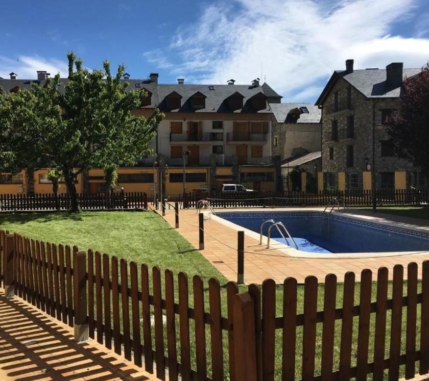 Apartamento Familiar En El Centro De Benasque Con Terraza Bagian luar foto