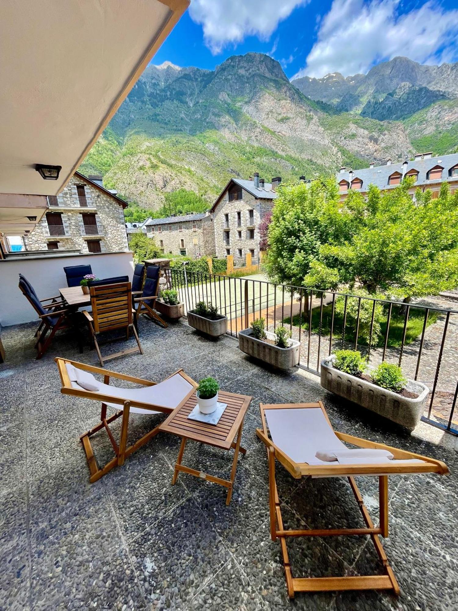 Apartamento Familiar En El Centro De Benasque Con Terraza Bagian luar foto